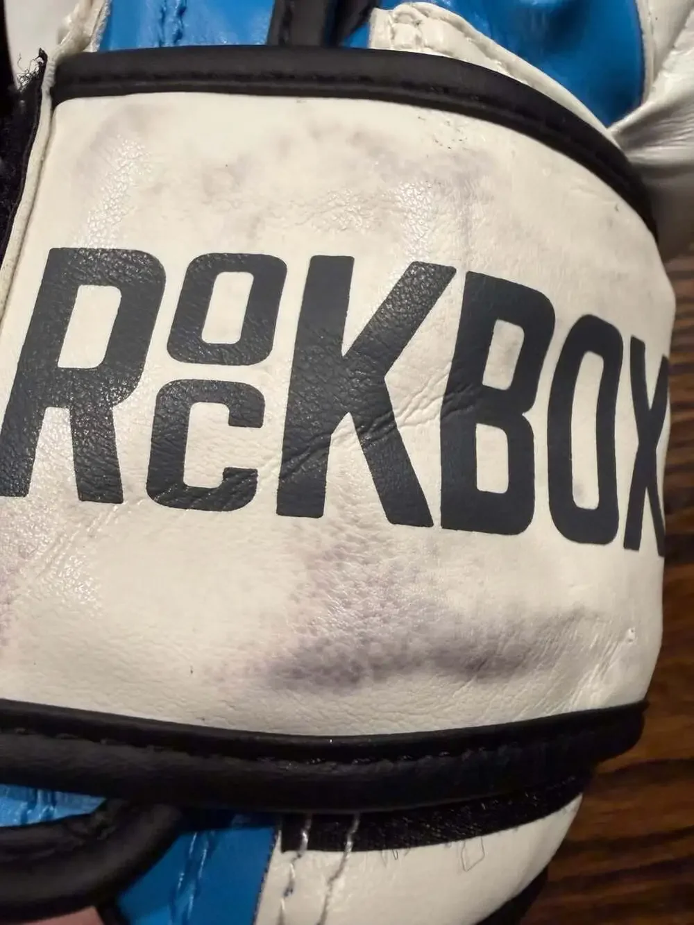 RockBox white boxing gloves 14 oz preowned - Picture 6 of 11